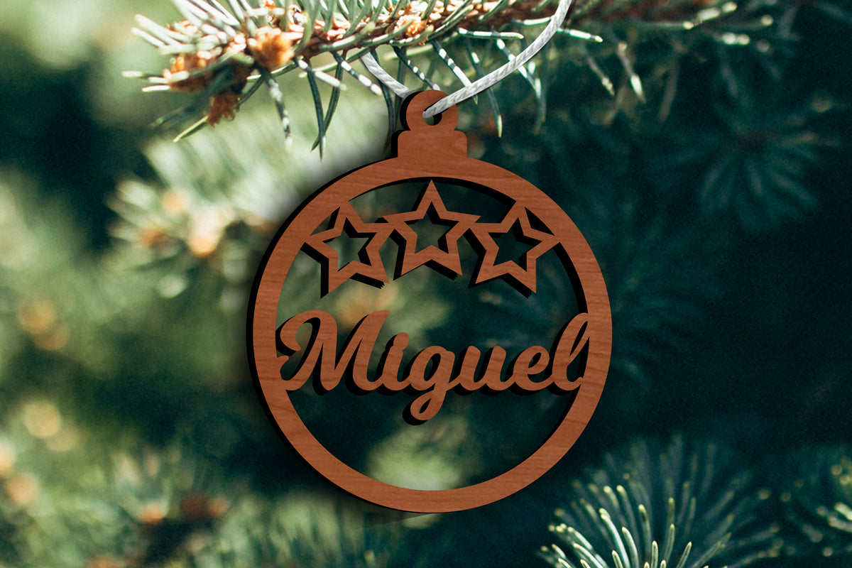 Bola de Natal em MDF com Nome Recortado | Estrelas