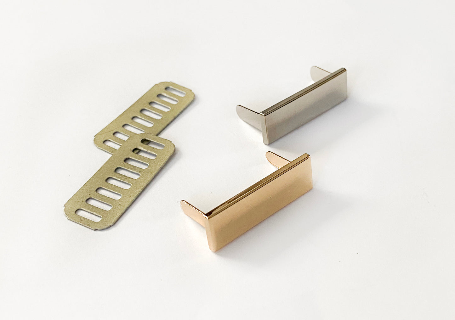 Etiquetas em Metal com Garras | Retangular 3,8x1cm | Personalizadas