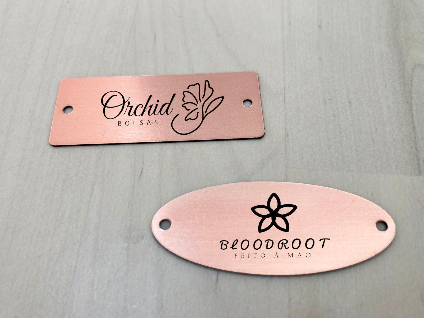 Etiquetas em Acrílico Escovado | Personalizadas