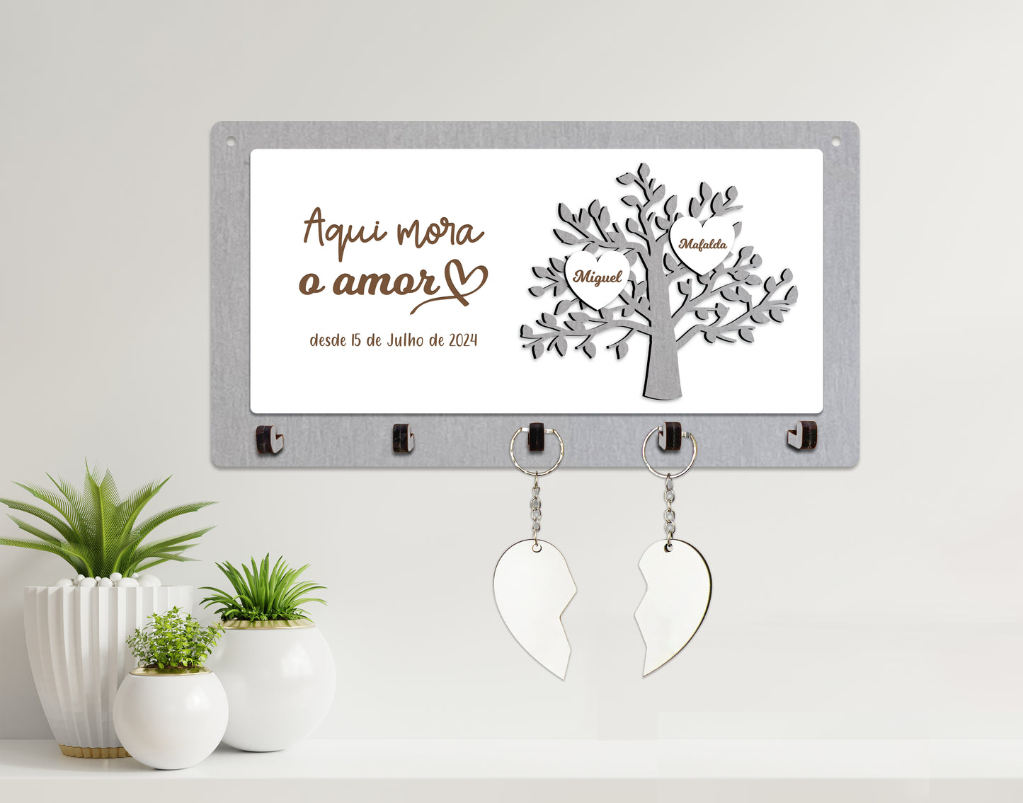 Suporte Porta-Chaves | Aqui Mora o Amor | Personalizado