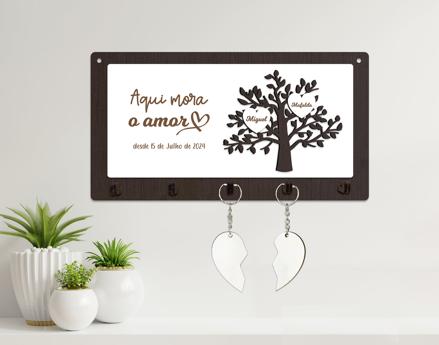 Suporte Porta-Chaves | Aqui Mora o Amor | Personalizado