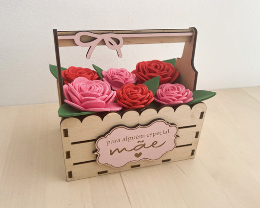 Cesta com Flores e Placa Personalizada